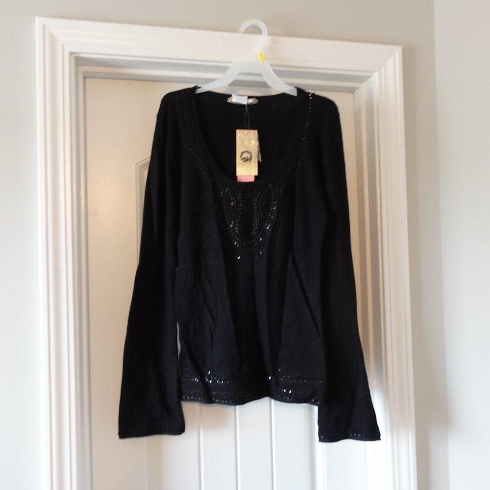 Maxrave small vneck black lightweight sweater
